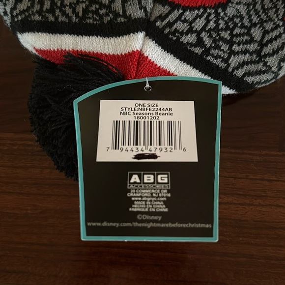 Disney *NWT* Tim Burton's Nightmare Before Christmas Pom Beanie Hat - Picture 5 of 6